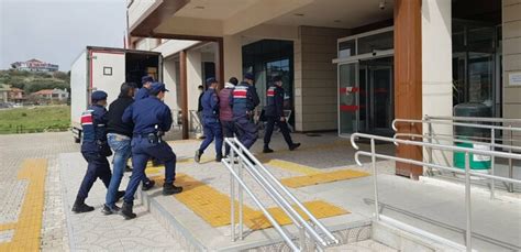 İ­z­m­i­r­­d­e­ ­k­a­ç­a­k­ ­g­ö­ç­m­e­n­ ­o­p­e­r­a­s­y­o­n­u­n­d­a­ ­3­ ­t­u­t­u­k­l­a­m­a­